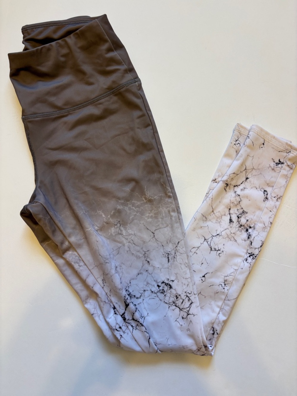 Material Girl womens  Marble Ombre Leggings - Gray & White